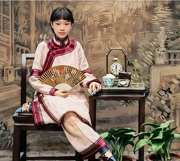 16 ảnh g&acirc;y ngỡ ng&agrave;ng cuối nh&agrave; Thanh: B&eacute; g&aacute;i l&agrave;m con d&acirc;u từ 4 tuổi, thiếu nữ luyện v&otilde; tr&aacute;i ngược phim ảnh- Ảnh 9.