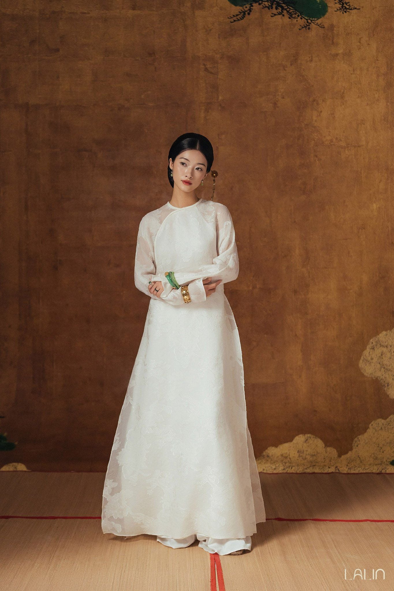 Bỏ tiền cho 5 brand áo dài này không luyến tiếc: Diện lên sang cả con người, 10 điểm không có nhưng!- Ảnh 17. Bỏ tiền cho 5 brand áo dài này không luyến tiếc: Diện lên sang cả con người, 10 điểm không có nhưng!- Ảnh 17.