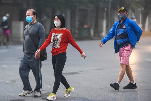 Bác sĩ chỉ kinh nghiệm đi bộ, chạy bộ tránh đột quỵ vào ngày rét đậm- Ảnh 3. Bác sĩ chỉ kinh nghiệm đi bộ, chạy bộ tránh đột quỵ vào ngày rét đậm- Ảnh 3.