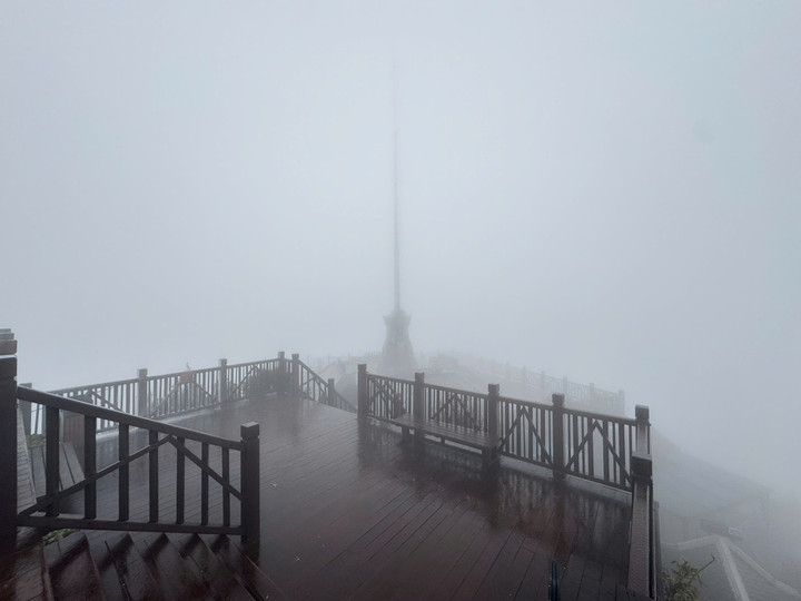 Nhiệt độ giảm xuống -3&deg;C rạng s&aacute;ng, băng gi&aacute; phủ trắng đỉnh Fansipan- Ảnh 6.