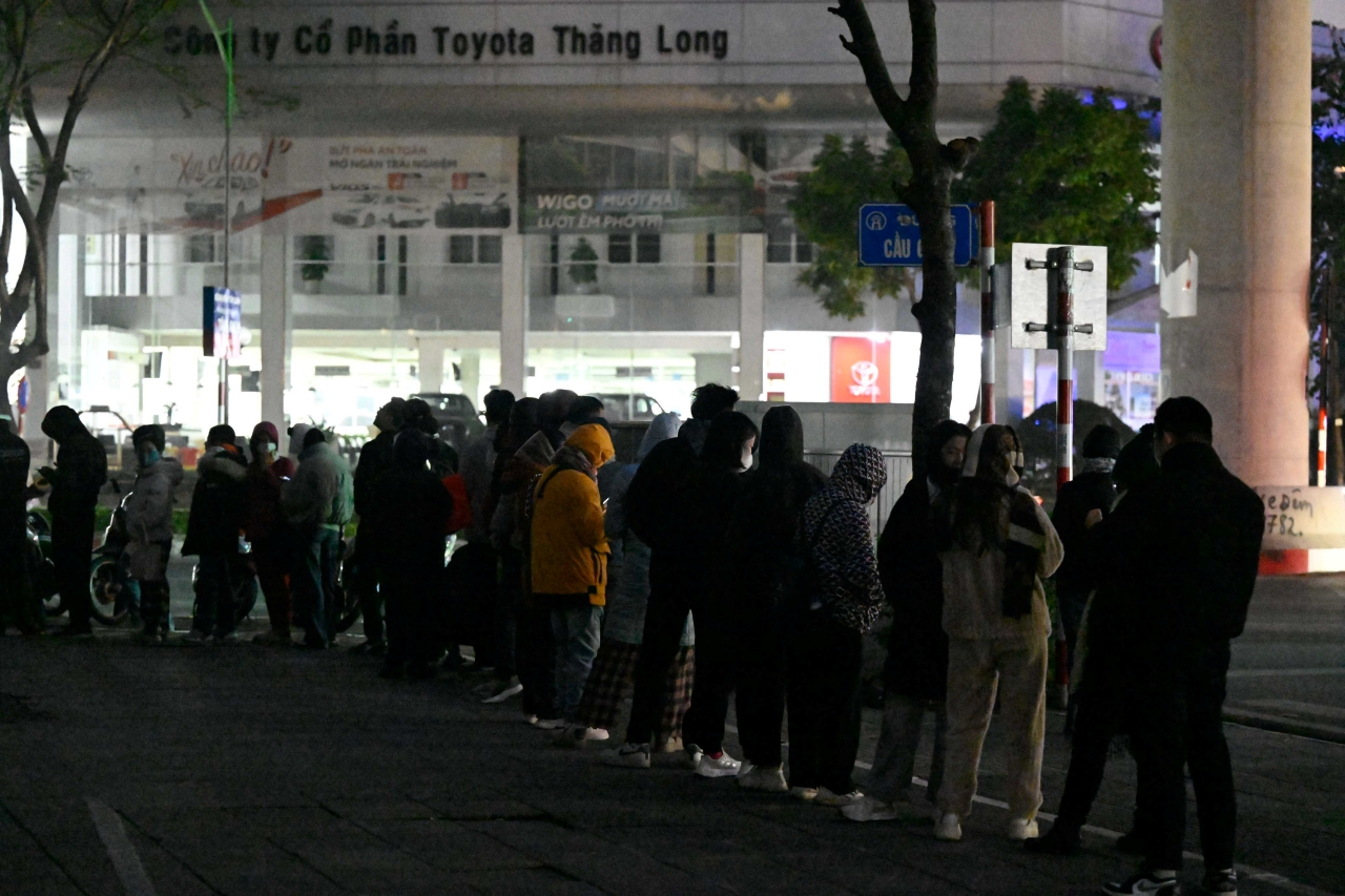 Hà Nội rét cắt da 10°C, phố Cầu Giấy xuất hiện cảnh tượng hiếm thấy từ 3h sáng- Ảnh 5. Hà Nội rét cắt da 10°C, phố Cầu Giấy xuất hiện cảnh tượng hiếm thấy từ 3h sáng- Ảnh 5.