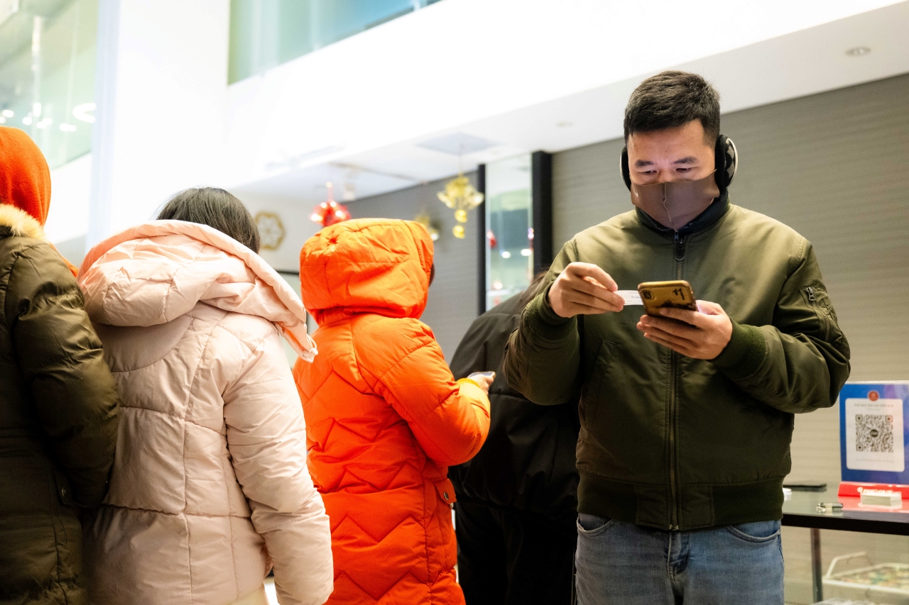 Hà Nội rét cắt da 10°C, phố Cầu Giấy xuất hiện cảnh tượng hiếm thấy từ 3h sáng- Ảnh 7. Hà Nội rét cắt da 10°C, phố Cầu Giấy xuất hiện cảnh tượng hiếm thấy từ 3h sáng- Ảnh 7.