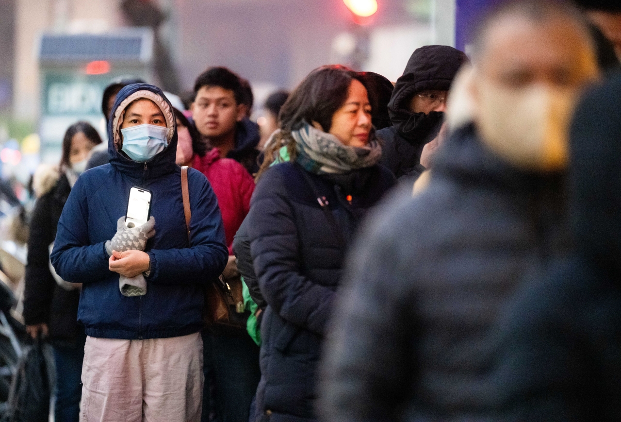 Hà Nội rét cắt da 10°C, phố Cầu Giấy xuất hiện cảnh tượng hiếm thấy từ 3h sáng- Ảnh 11. Hà Nội rét cắt da 10°C, phố Cầu Giấy xuất hiện cảnh tượng hiếm thấy từ 3h sáng- Ảnh 11.