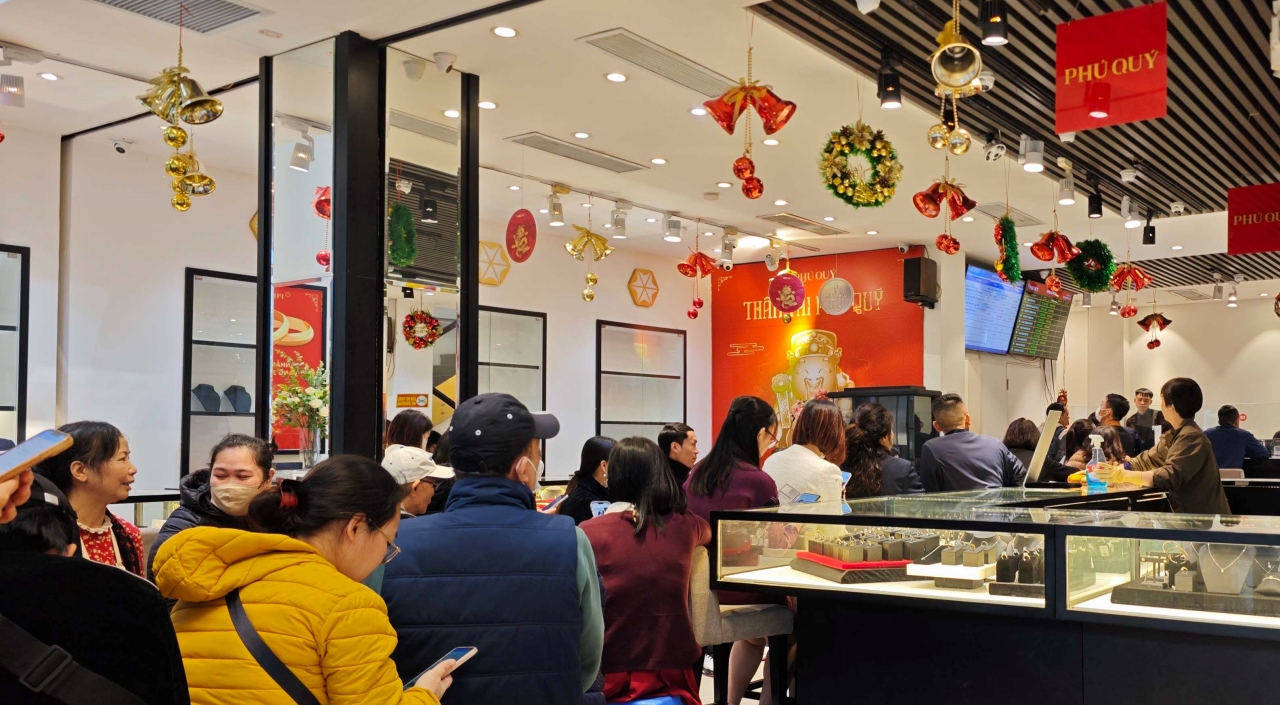 Hà Nội rét cắt da 10°C, phố Cầu Giấy xuất hiện cảnh tượng hiếm thấy từ 3h sáng- Ảnh 17. Hà Nội rét cắt da 10°C, phố Cầu Giấy xuất hiện cảnh tượng hiếm thấy từ 3h sáng- Ảnh 17.