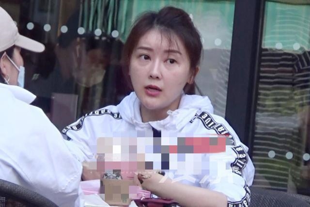 Nữ diễn viên phim giờ vàng khốn khổ vì chồng đại gia: Trả nợ 4.100 tỷ trong 7 ngày, không ai dám mời đóng phim- Ảnh 1. Nữ diễn viên phim giờ vàng khốn khổ vì chồng đại gia: Trả nợ 4.100 tỷ trong 7 ngày, không ai dám mời đóng phim- Ảnh 1.