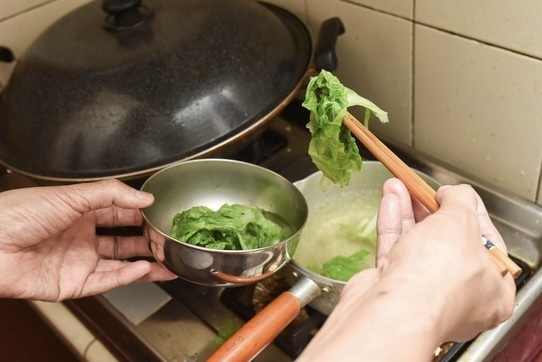 B&aacute;c sĩ chỉ ra 5 th&oacute;i quen ăn uống nu&ocirc;i 