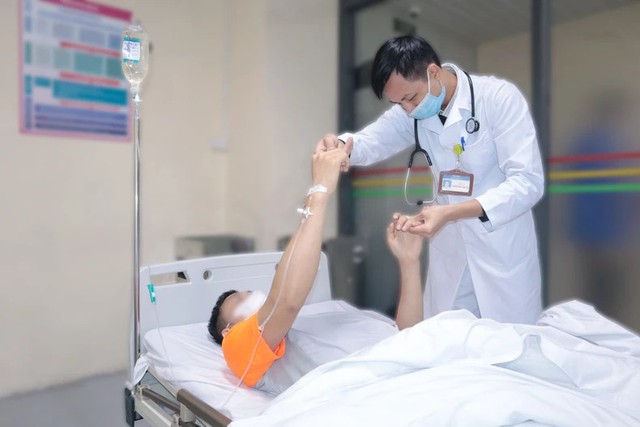 Đột quỵ m&ugrave;a lạnh: Khi "s&aacute;t thủ &acirc;m thầm" t&igrave;m đến cả người trẻ, BS bệnh viện Bạch Mai chỉ ra 5 nguy&ecirc;n tắc v&agrave;ng ph&ograve;ng ngừa đột quỵ- Ảnh 3.