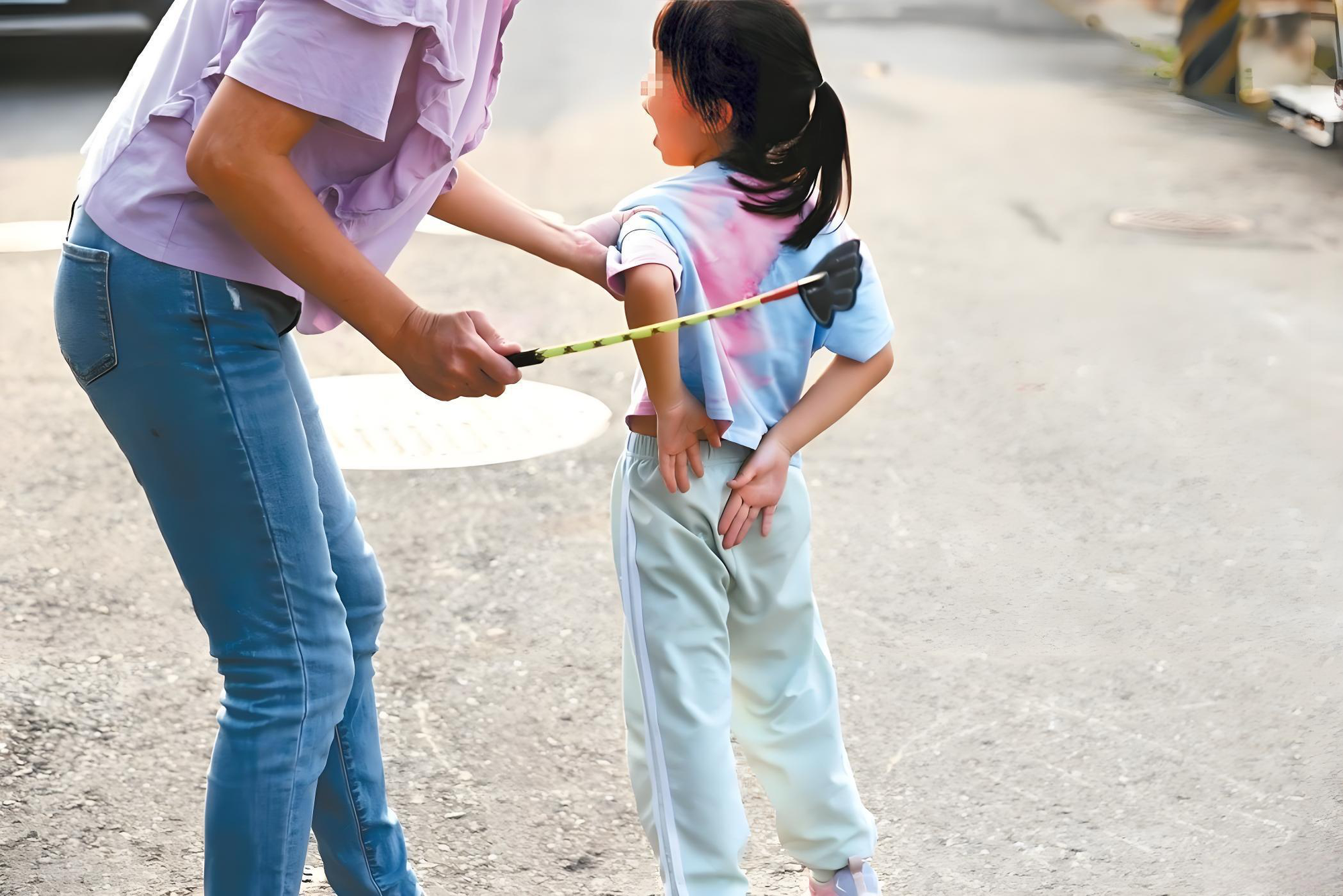 Chuy&ecirc;n gia n&oacute;i "Thương cho roi cho vọt" l&agrave; SAI: Trẻ bị đ&aacute;nh l&uacute;c 3 tuổi c&oacute; nguy cơ trở n&ecirc;n hung hăng cao hơn tới 50%- Ảnh 1.