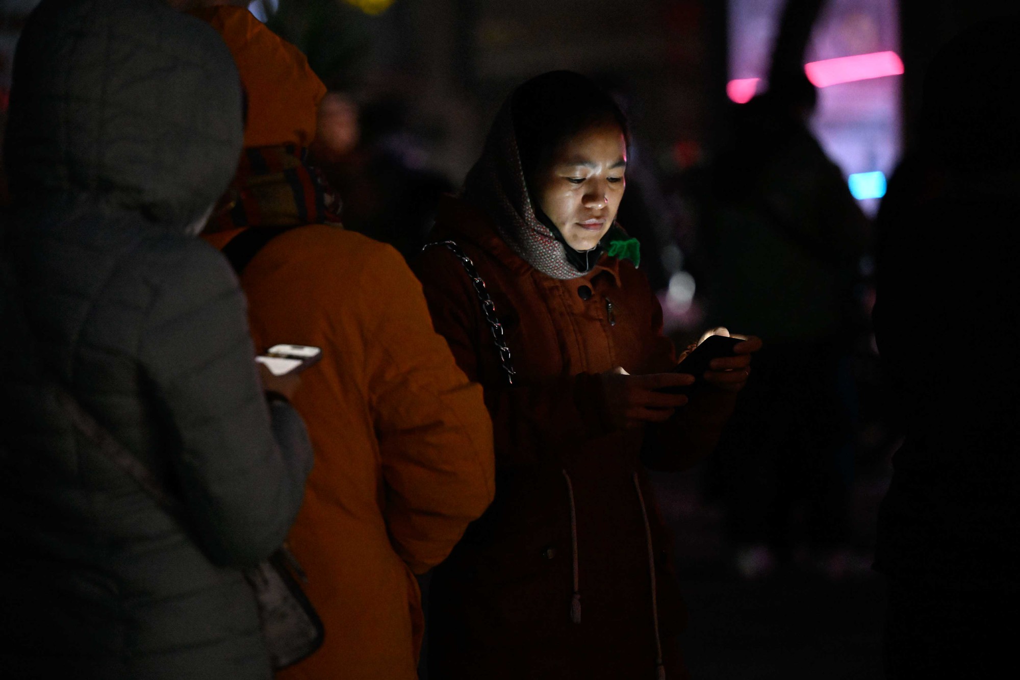 Hà Nội rét cắt da 10°C, phố Cầu Giấy xuất hiện cảnh tượng hiếm thấy từ 3h sáng- Ảnh 3. Hà Nội rét cắt da 10°C, phố Cầu Giấy xuất hiện cảnh tượng hiếm thấy từ 3h sáng- Ảnh 3.