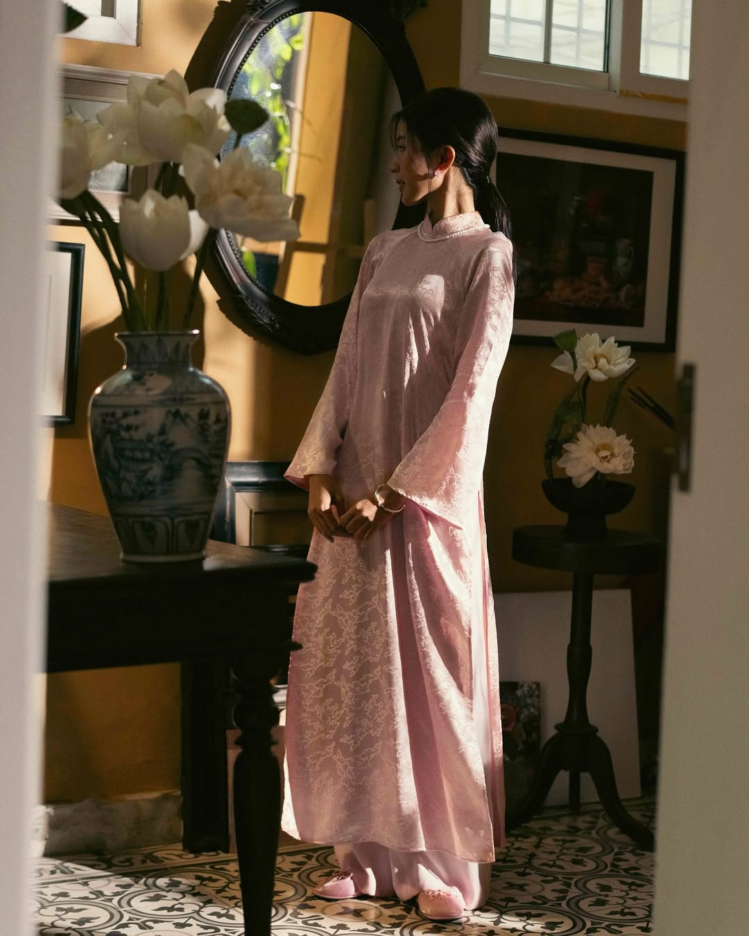 Bỏ tiền cho 5 brand áo dài này không luyến tiếc: Diện lên sang cả con người, 10 điểm không có nhưng!- Ảnh 3. Bỏ tiền cho 5 brand áo dài này không luyến tiếc: Diện lên sang cả con người, 10 điểm không có nhưng!- Ảnh 3.