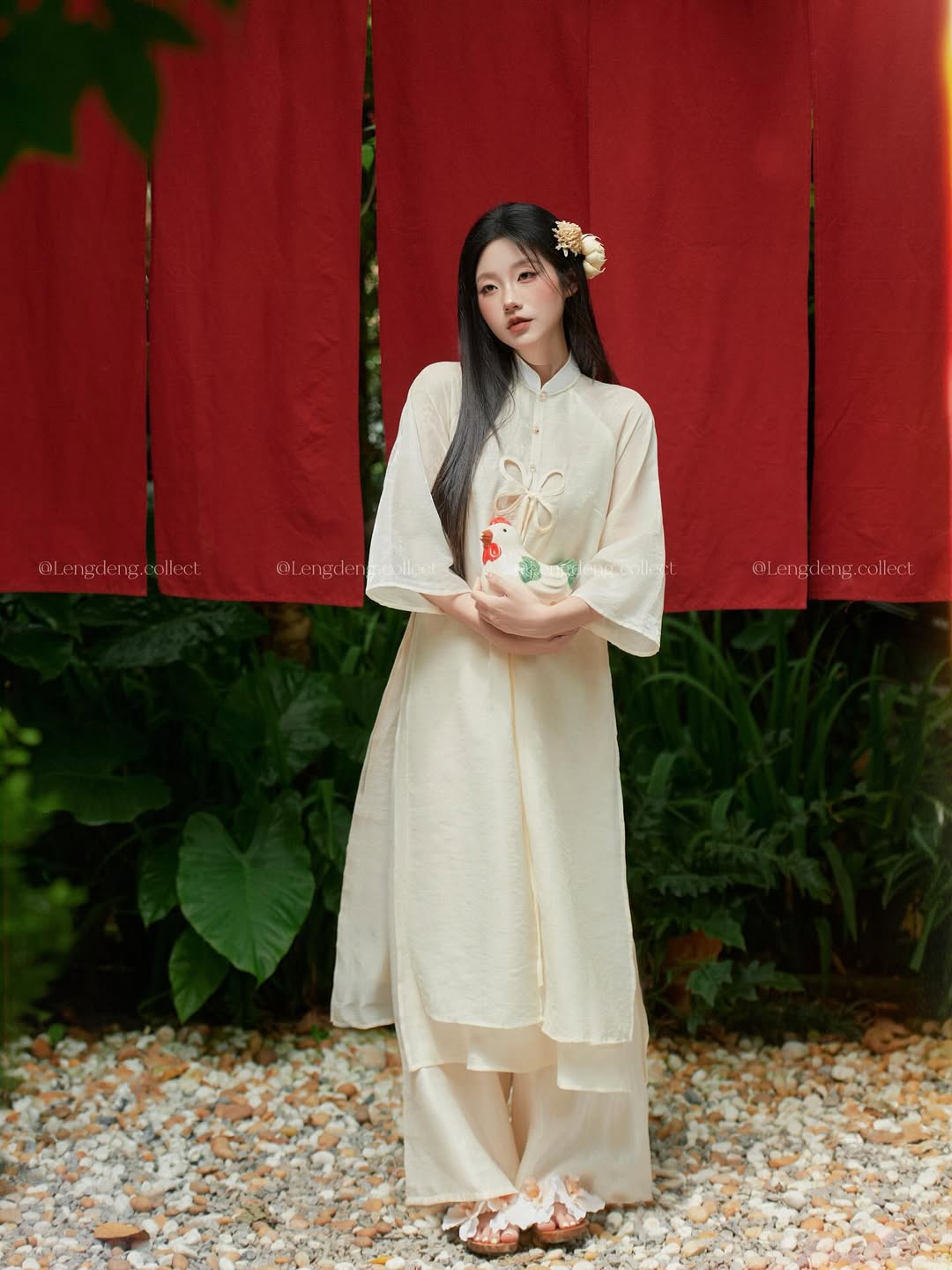 Bỏ tiền cho 5 brand áo dài này không luyến tiếc: Diện lên sang cả con người, 10 điểm không có nhưng!- Ảnh 27. Bỏ tiền cho 5 brand áo dài này không luyến tiếc: Diện lên sang cả con người, 10 điểm không có nhưng!- Ảnh 27.