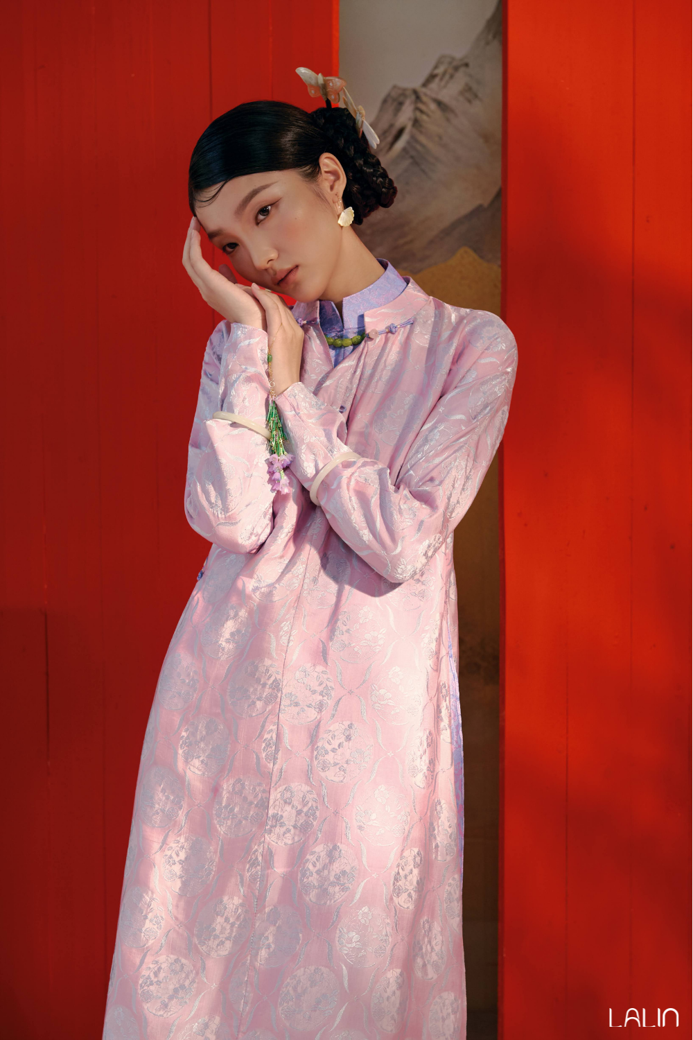 Bỏ tiền cho 5 brand áo dài này không luyến tiếc: Diện lên sang cả con người, 10 điểm không có nhưng!- Ảnh 16. Bỏ tiền cho 5 brand áo dài này không luyến tiếc: Diện lên sang cả con người, 10 điểm không có nhưng!- Ảnh 16.