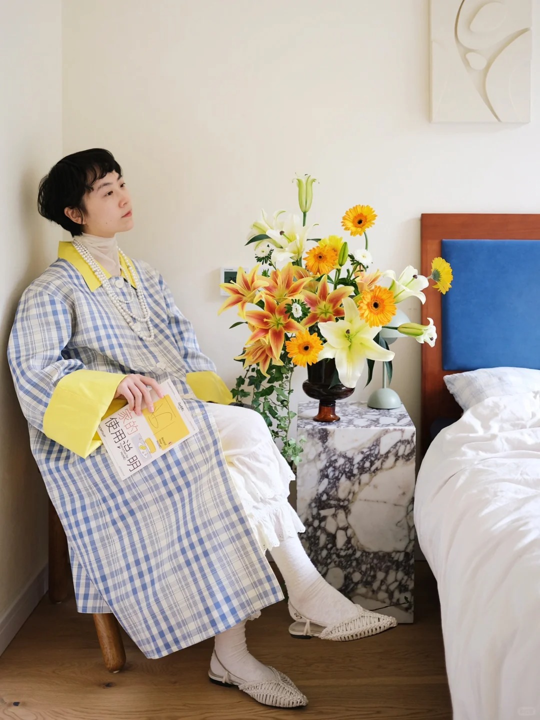 Tết n&agrave;y đừng chỉ cắm thược dược, thử ngay b&igrave;nh đồng tiền "mix" tr&aacute;i c&acirc;y đỏ rực: Vừa đẹp lạ vừa h&uacute;t t&agrave;i lộc, kh&aacute;ch đến chơi nh&agrave; ai cũng khen kh&eacute;o- Ảnh 10.