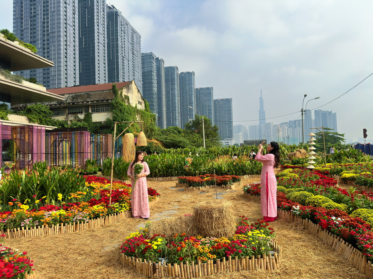 Những điểm check-in "ng&agrave;n hoa" h&uacute;t kh&aacute;ch ở TP Hồ Ch&iacute; Minh- Ảnh 5.