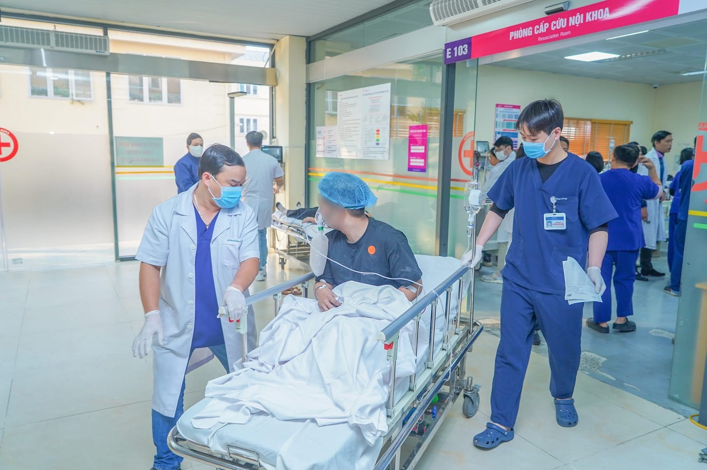 K&iacute;ch hoạt b&aacute;o động đỏ cấp cứu 15 nạn nh&acirc;n vụ ch&aacute;y nh&agrave; 3 tầng ở H&agrave; Nội- Ảnh 1.