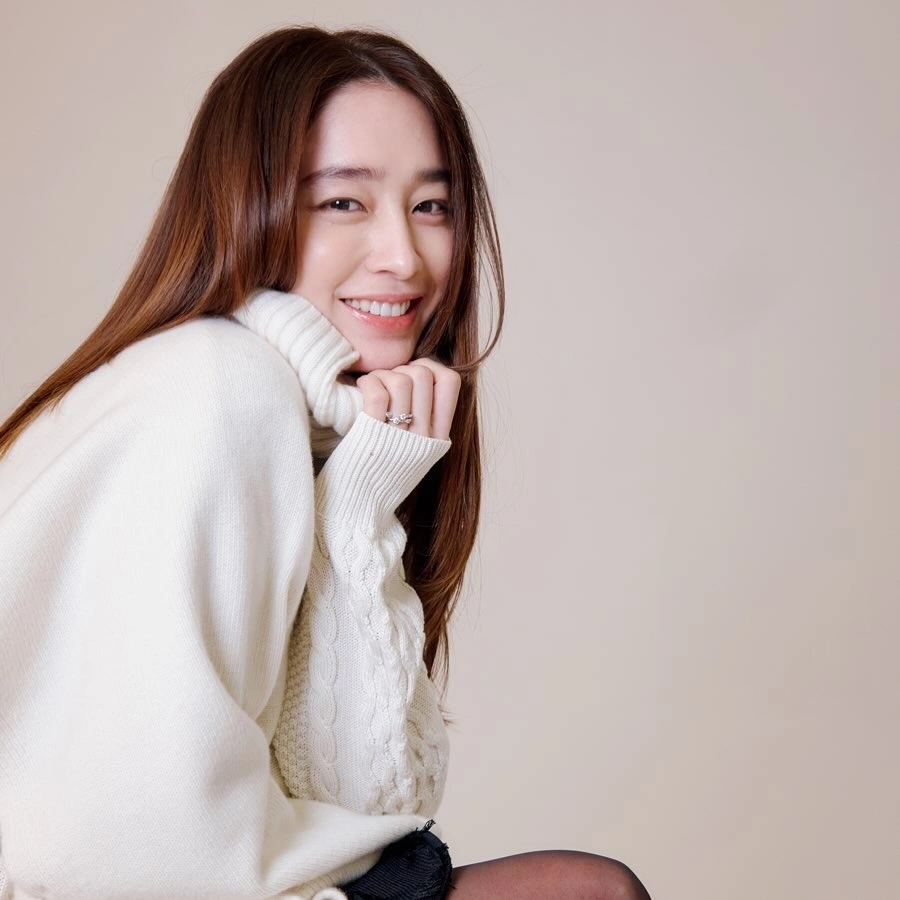 B&agrave; x&atilde; sao hạng S tuổi 44 da trẻ như g&aacute;i 18 nhờ ng&agrave;y n&agrave;o cũng b&ocirc;i 1 thứ quen thuộc l&ecirc;n mặt- Ảnh 1.