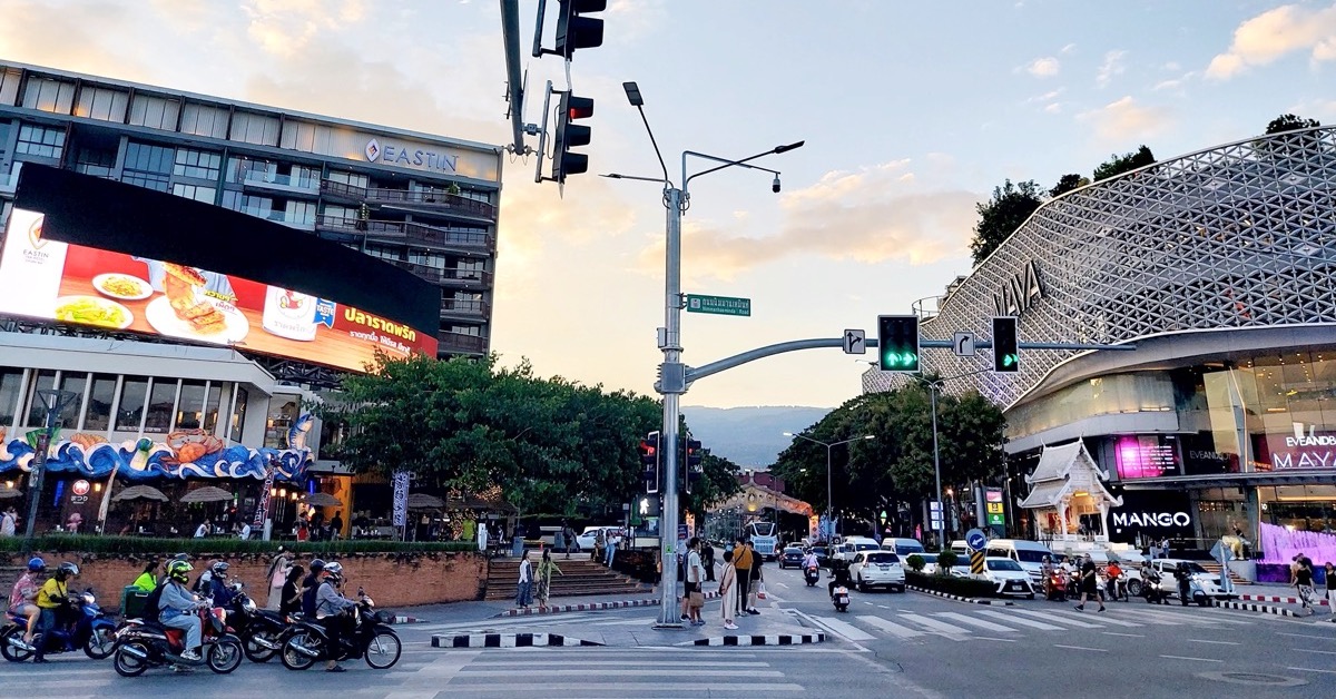 L&aacute;ng giềng Việt Nam hiện đang sống ở năm 2569- Ảnh 2.