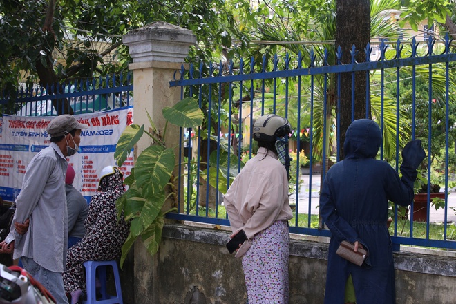 Một th&ocirc;ng b&aacute;o về tuyển sinh lớp 10 TP.HCM khiến phụ huynh thở ph&agrave;o, nhẹ người hơn nhưng cũng bắt đầu phải lo xa- Ảnh 2.