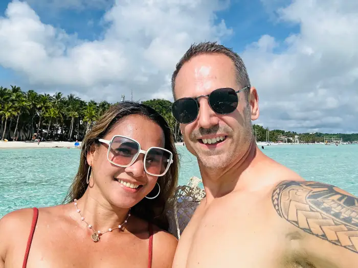 Cặp đ&ocirc;i rủ nhau ra đảo x&acirc;y biệt phủ &ldquo;dưỡng gi&agrave;&rdquo;, tưởng được sống t&aacute;ch biệt nhưng chỉ 6 th&aacute;ng đ&atilde; thảng thốt: &ldquo;Sao kh&ocirc;ng như t&ocirc;i nghĩ?&rdquo;- Ảnh 2.