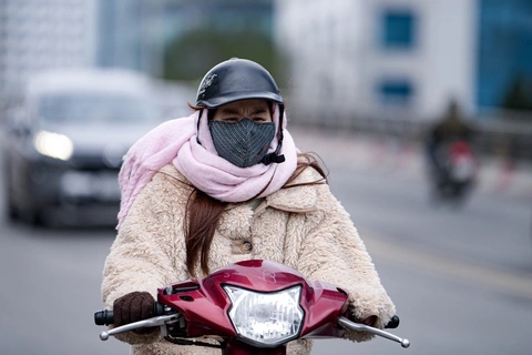 Kh&ocirc;ng kh&iacute; lạnh mạnh dồn dập tr&agrave;n xuống miền Bắc: Nhiệt độ H&agrave; Nội thấp nhất 8 độ C, r&eacute;t đậm r&eacute;t hại đến khi n&agrave;o mới dứt?- Ảnh 1.