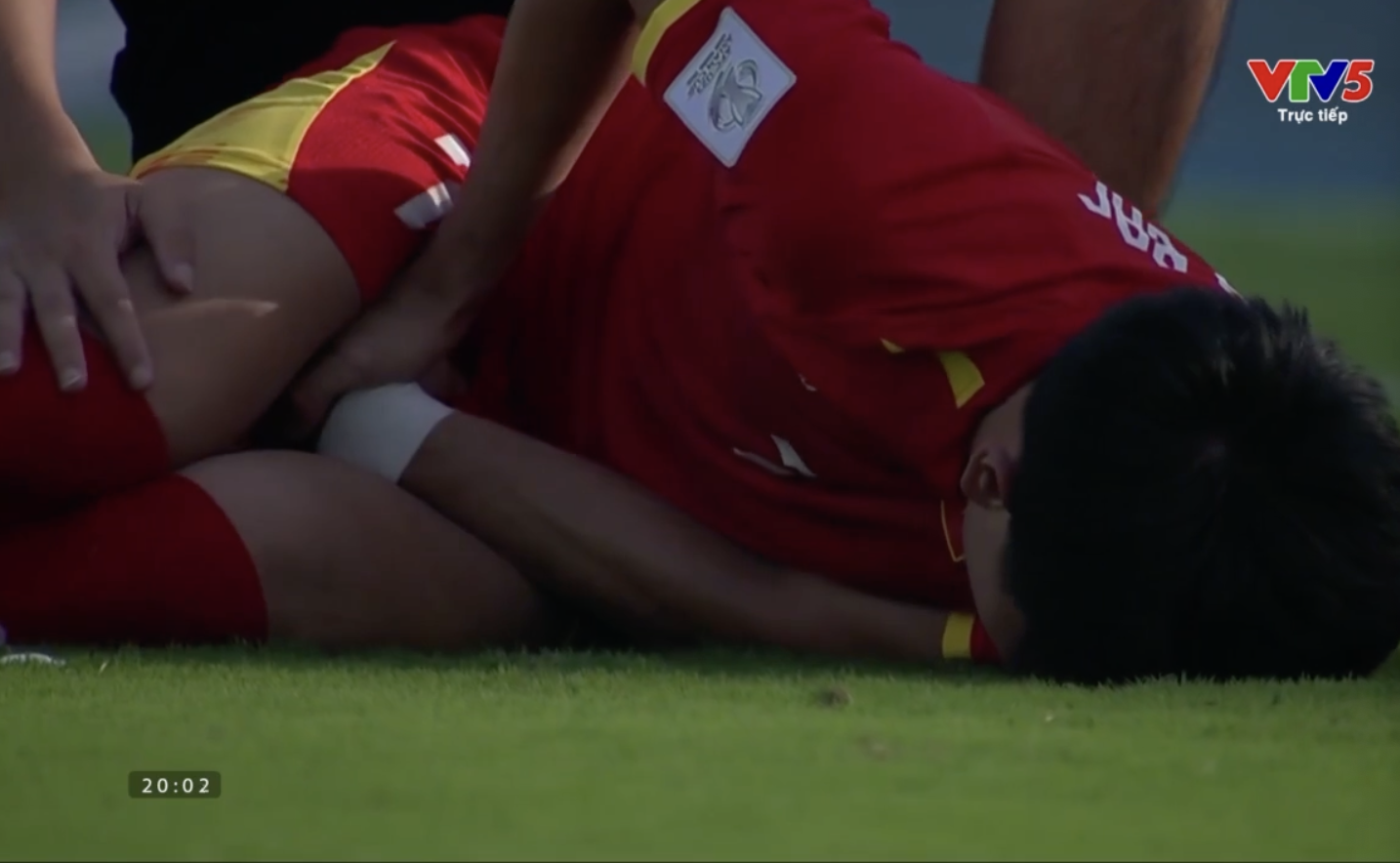 Viral khoảnh khắc hotboy Đ&igrave;nh Bắc ăn t&aacute;o cực thư gi&atilde;n khi U23 Việt Nam thắng dễ U23 Jordan- Ảnh 5.