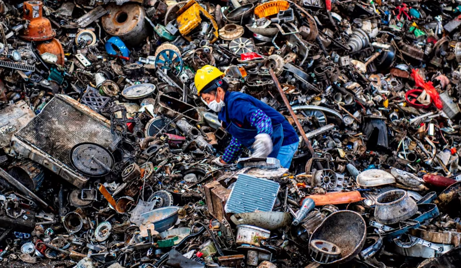 'V&eacute;t sạch' m&oacute;n đồ từ b&atilde;i r&aacute;c, Trung Quốc t&igrave;m thấy kho b&aacute;u 46 ngh&igrave;n tỷ đồng, khiến một ng&agrave;nh then chốt của EU suy kiệt trầm trọng- Ảnh 1.
