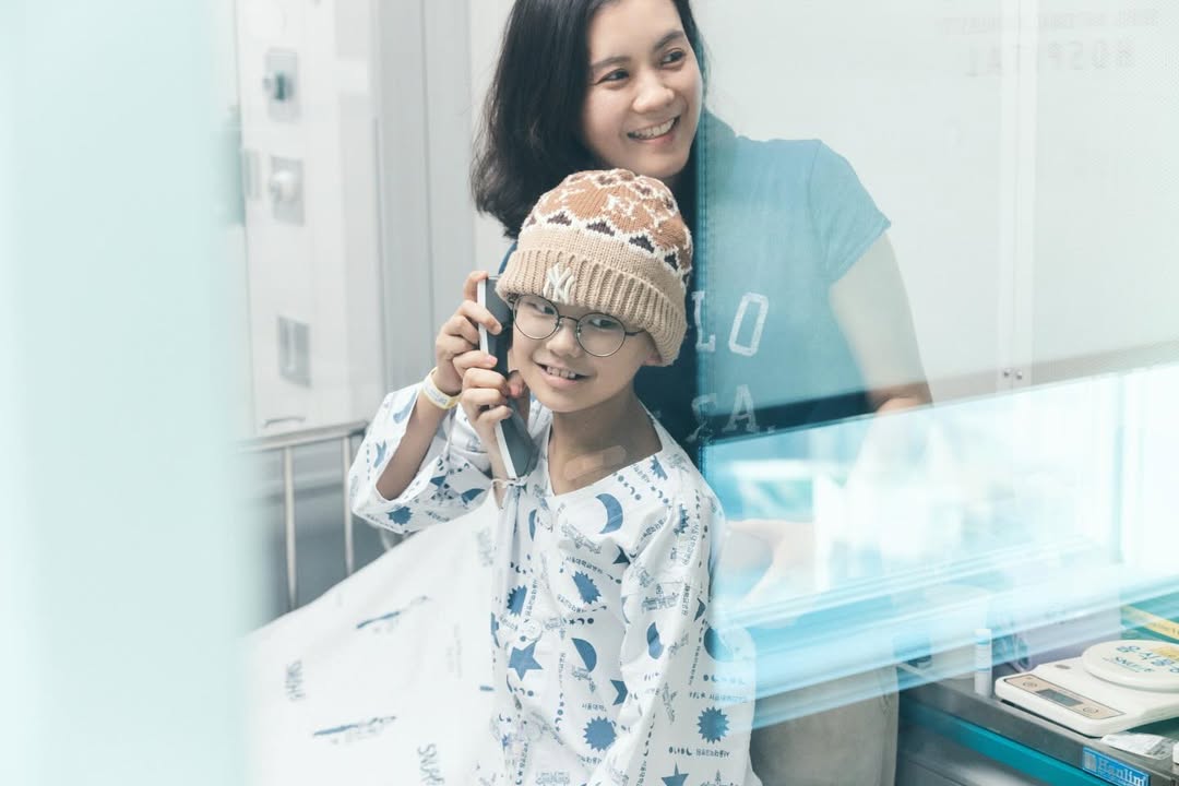 Vừa được phong là mỹ nhân đẹp nhất thế giới, nữ idol bị tố làm màu, diễn sâu ở hoạt động từ thiện- Ảnh 6. Vừa được phong là mỹ nhân đẹp nhất thế giới, nữ idol bị tố làm màu, diễn sâu ở hoạt động từ thiện- Ảnh 6.