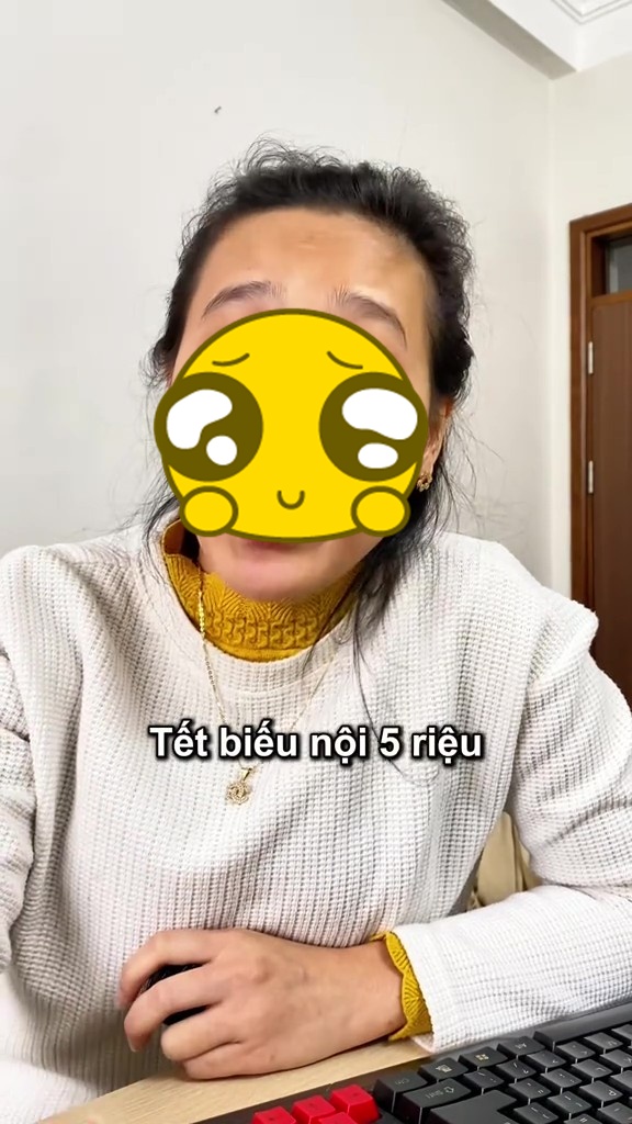 Tết biếu nh&agrave; nội 5 triệu, nh&agrave; ngoại 5 triệu, chưa kể l&igrave; x&igrave;: "Ở xa cả năm, nghĩ tới &aacute;p lực kh&ocirc;ng d&aacute;m về"- Ảnh 1.