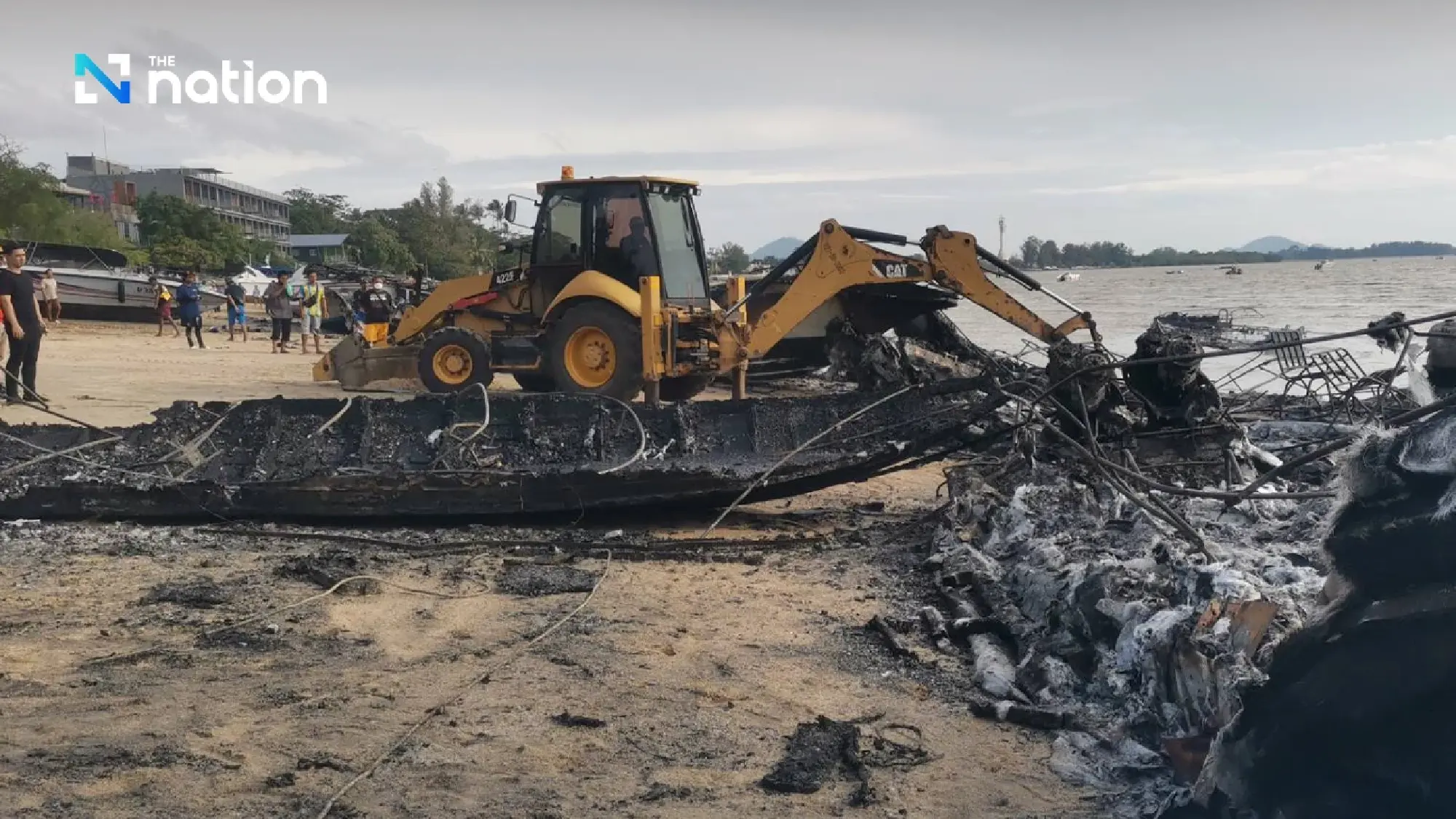 Hơn 20 tàu cao tốc bị thiêu rụi trong vụ hỏa hoạn tại Thái Lan- Ảnh 3. Hơn 20 tàu cao tốc bị thiêu rụi trong vụ hỏa hoạn tại Thái Lan- Ảnh 3.