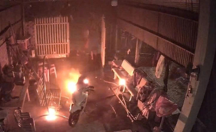 Vụ một phụ nữ nghi bị tưới xăng lên người rồi phóng hỏa: Hai người đã tử vong- Ảnh 1. Vụ một phụ nữ nghi bị tưới xăng lên người rồi phóng hỏa: Hai người đã tử vong- Ảnh 1.