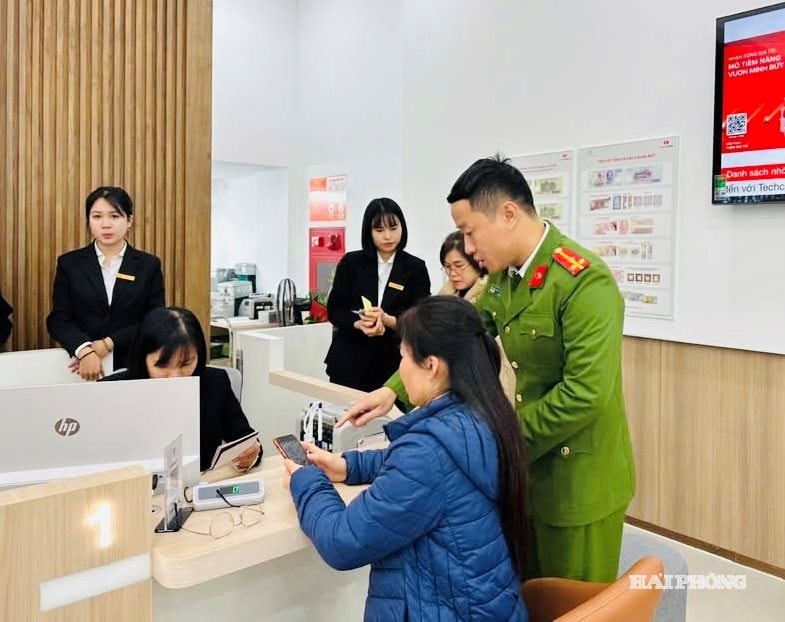 STK Techcombank của người phụ nữ SN 1979 nhận 1 tỷ đồng từ t&agrave;i khoản kh&ocirc;ng x&aacute;c định: C&ocirc;ng an khẩn trương phối hợp với ng&acirc;n h&agrave;ng x&aacute;c minh- Ảnh 2.