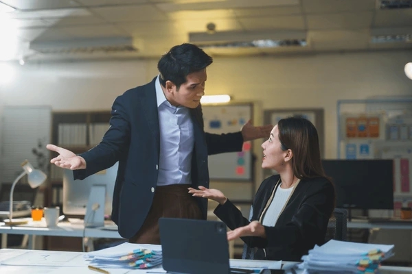 Thường xuy&ecirc;n l&agrave;m 4 việc n&agrave;y tại nơi l&agrave;m việc l&agrave; biểu hiện của người EQ thấp- Ảnh 2.