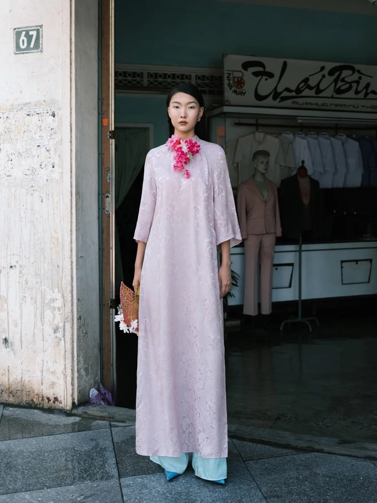 Bỏ tiền cho 5 brand áo dài này không luyến tiếc: Diện lên sang cả con người, 10 điểm không có nhưng!- Ảnh 7. Bỏ tiền cho 5 brand áo dài này không luyến tiếc: Diện lên sang cả con người, 10 điểm không có nhưng!- Ảnh 7.