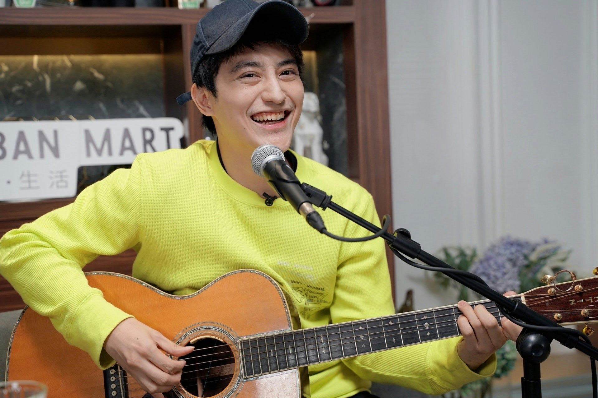 Bắt giữ nam ca sĩ t&ecirc;n K.T trong cuộc truy qu&eacute;t n&oacute;ng của cảnh s&aacute;t, thu giữ tang vật trị gi&aacute; 26,1 tỷ- Ảnh 1.