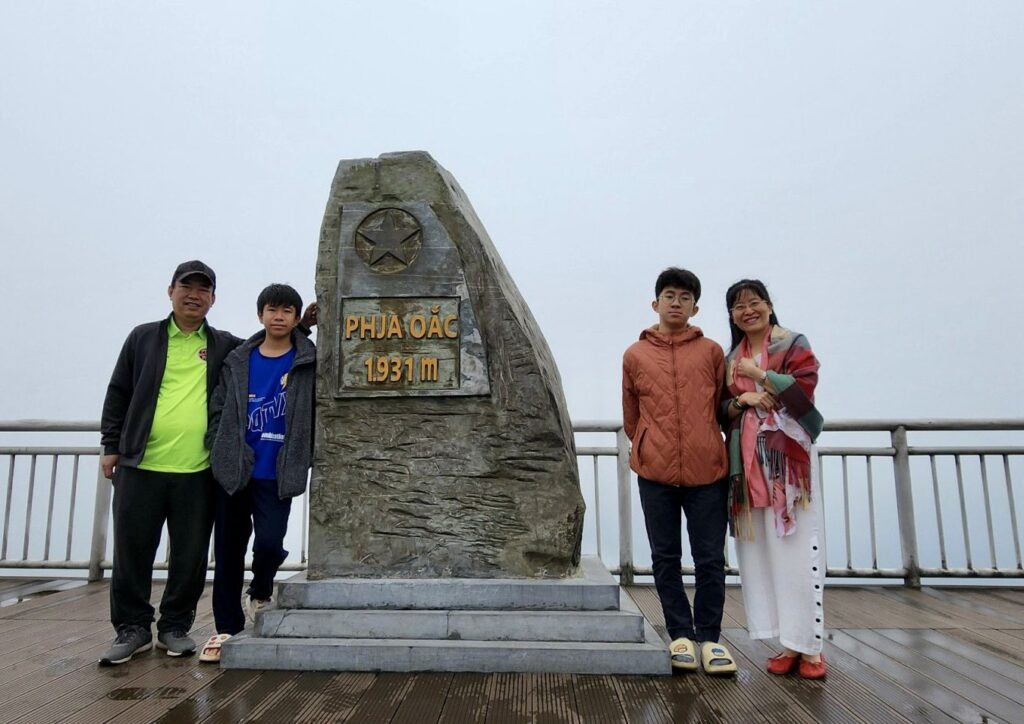 Ngo&agrave;i Fansipan, Mẫu Sơn, nơi n&agrave;y cũng c&oacute; băng gi&aacute; d&agrave;y đặc: Độ cao gần 2000m, c&aacute;ch H&agrave; Nội hơn 200km- Ảnh 11.