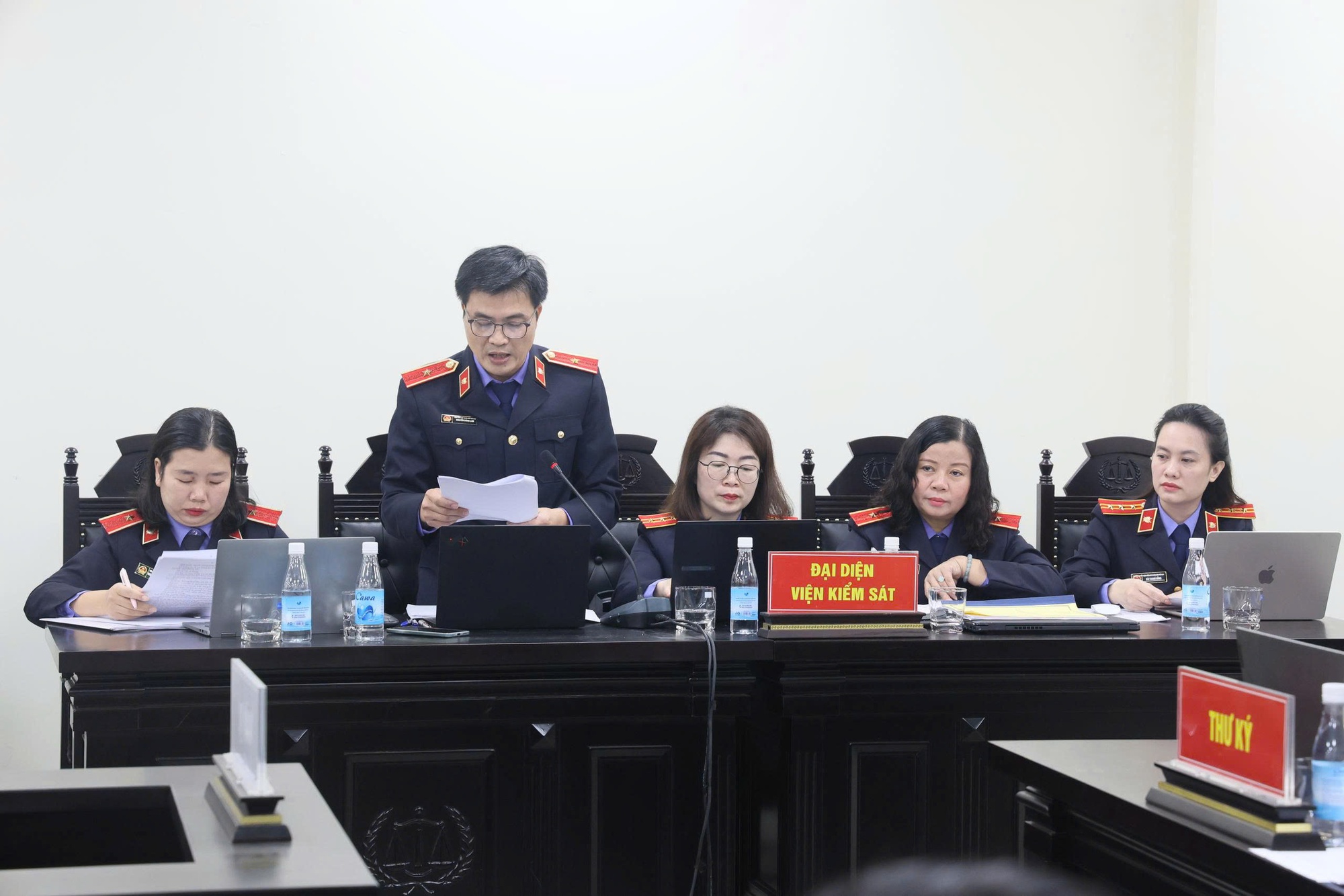 "Tr&ugrave;m sữa giả HIUP" bị đề nghị 25-28 năm t&ugrave;- Ảnh 1.