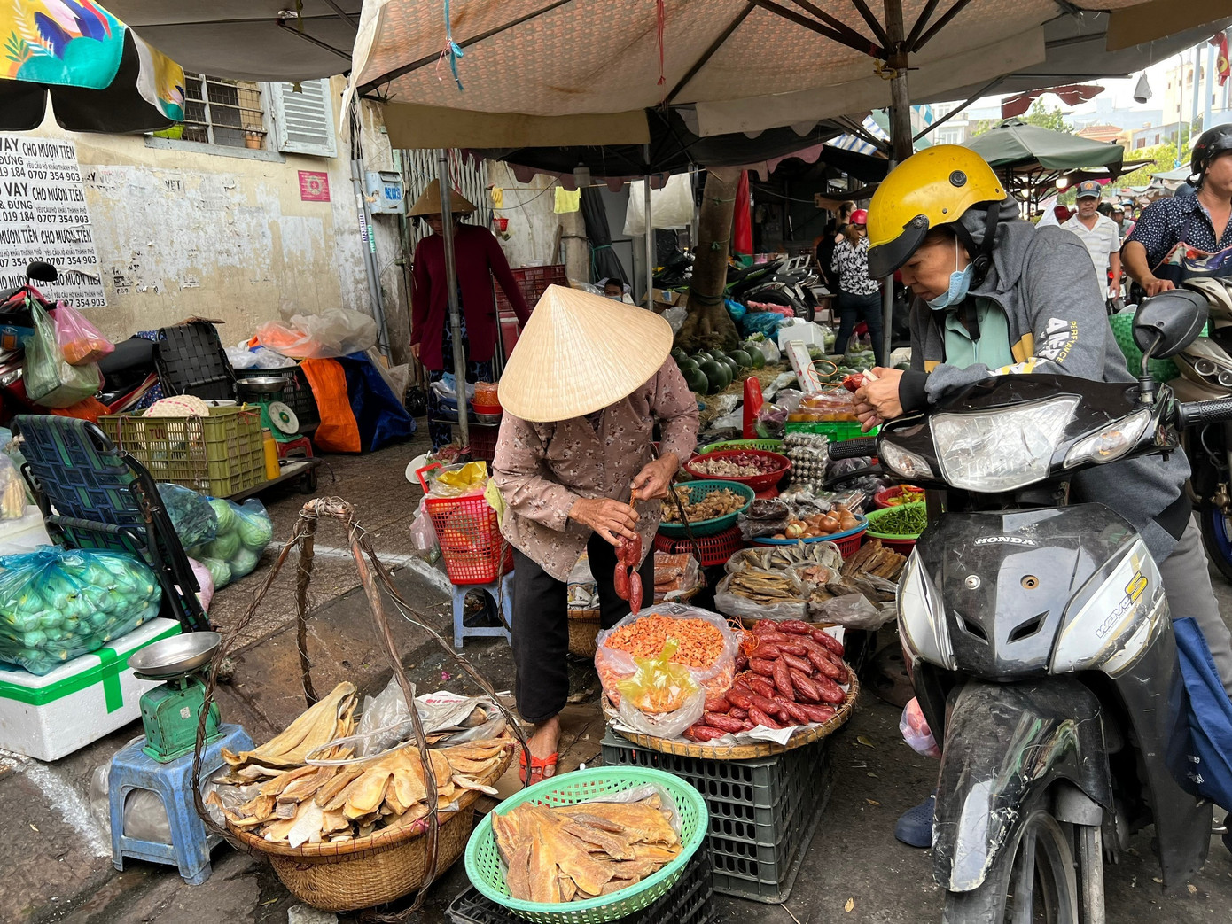 Bất an với thực phẩm m&ugrave;a Tết: Thực phẩm &lsquo;m&igrave;nh trần, ba kh&ocirc;ng&rsquo;- Ảnh 1.