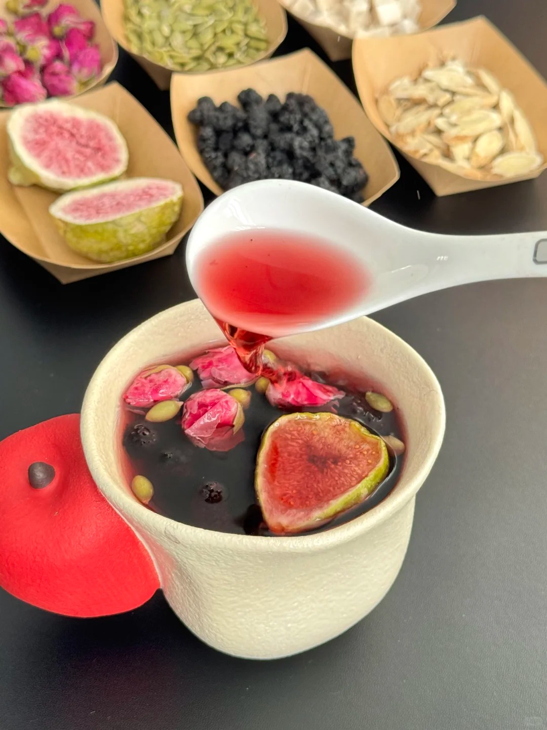 Học lỏm Phạm Băng Băng c&ocirc;ng thức nước uống n&agrave;y mỗi s&aacute;ng, da căng mọng bất chấp cam thường- Ảnh 3.