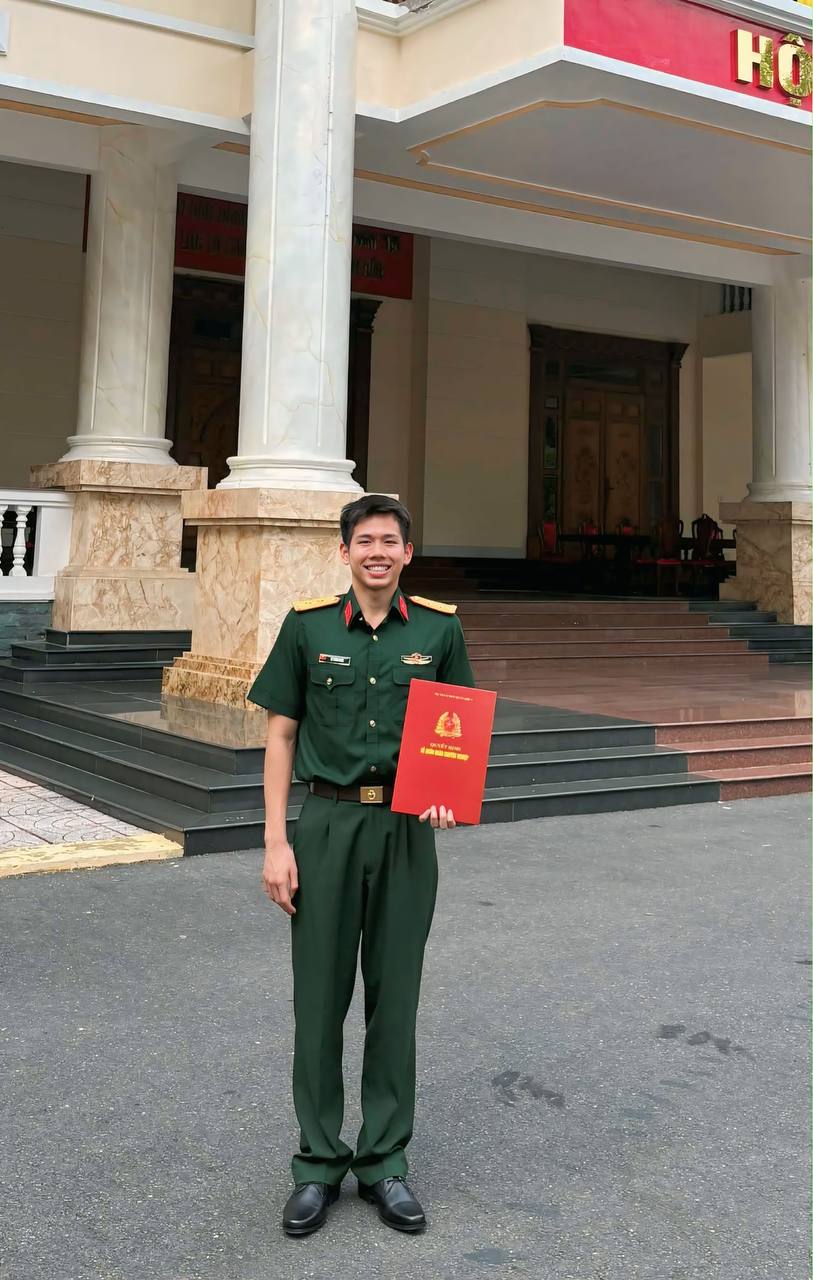 &Aacute;nh Vi&ecirc;n 27 tuổi thăng h&agrave;m trung t&aacute;, em trai 19 tuổi trung u&yacute; qu&acirc;n nh&acirc;n chuy&ecirc;n nghiệp: Nh&agrave; n&agrave;y đỉnh qu&aacute;!- Ảnh 4.