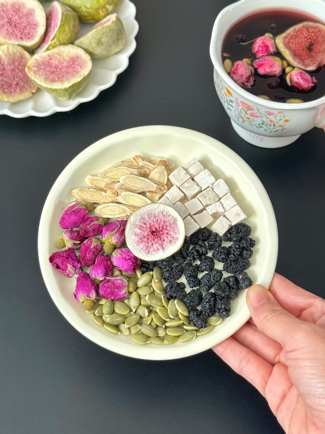 Học lỏm Phạm Băng Băng c&ocirc;ng thức nước uống n&agrave;y mỗi s&aacute;ng, da căng mọng bất chấp cam thường- Ảnh 2.