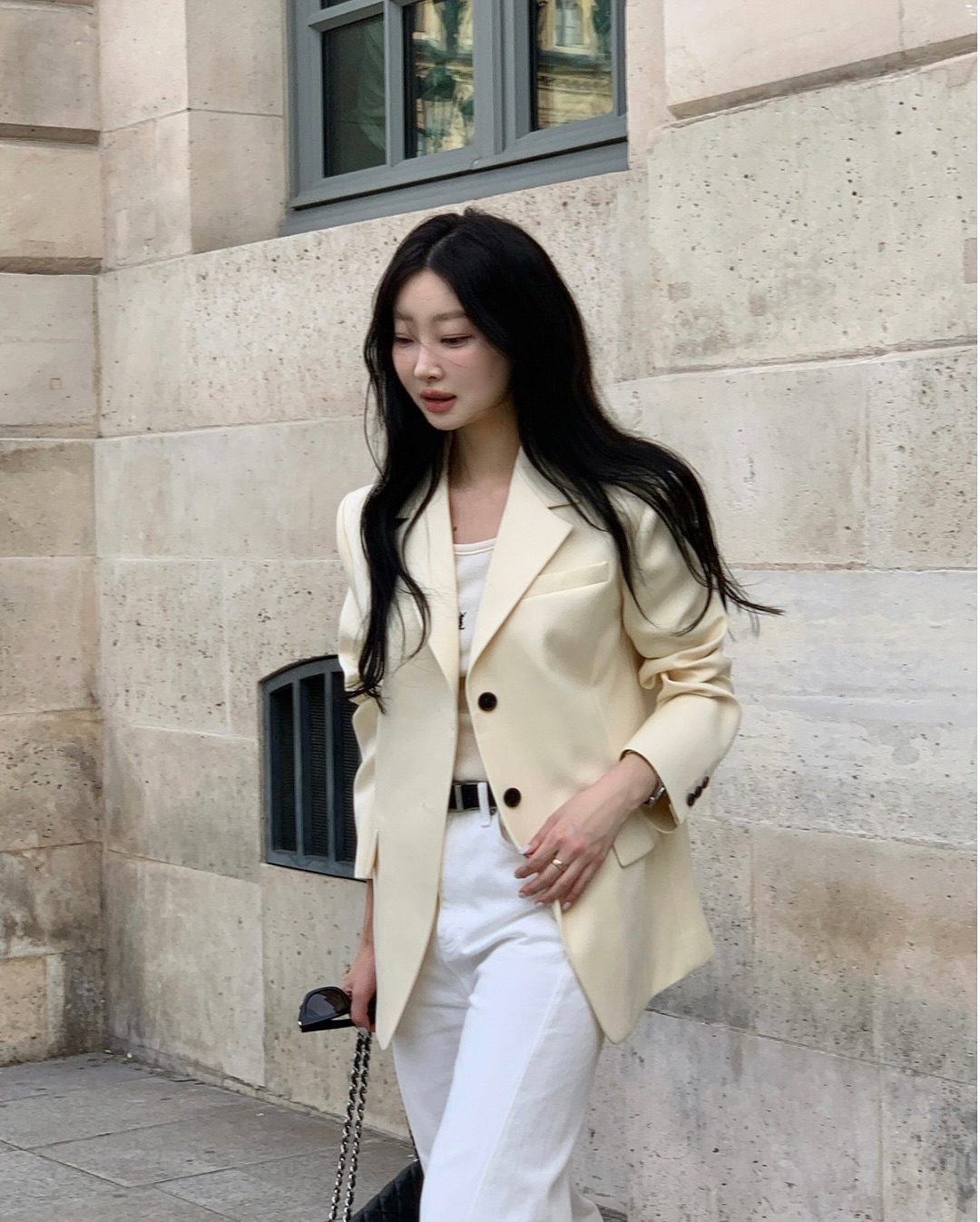 Giữa v&ocirc; v&agrave;n m&oacute;n thời trang, đ&acirc;y l&agrave; 5 item đ&aacute;ng sắm nhất để diện Tết- Ảnh 1.