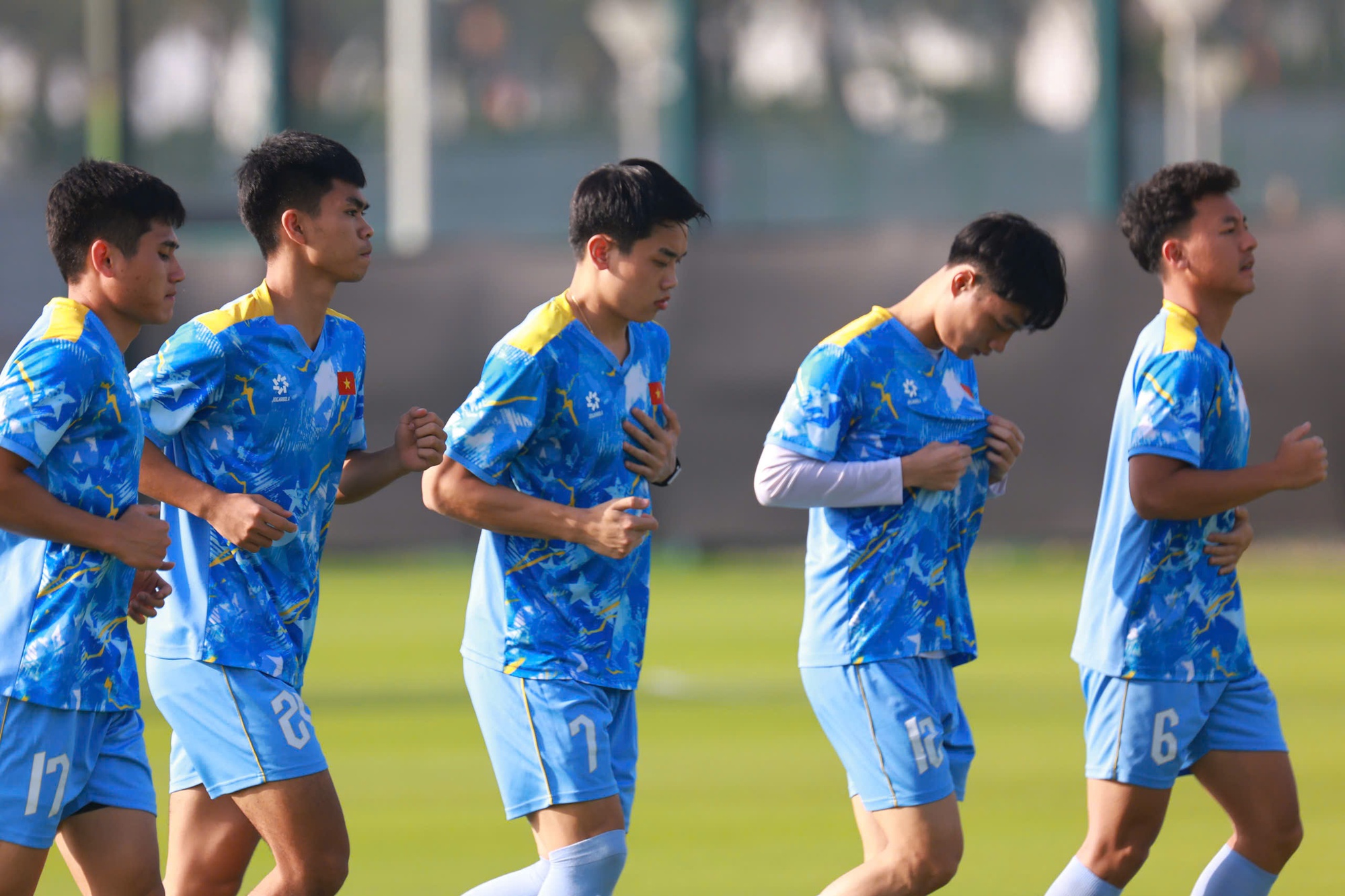 HLV Kim Sang-sik nói về hình ảnh ăn táo viral khắp cõi mạng của Đình Bắc: HLV Kim Sang-sik nói về hình ảnh ăn táo viral khắp cõi mạng của Đình Bắc: