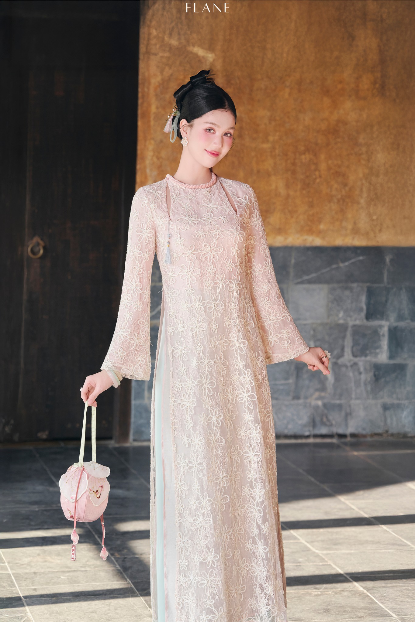 Vì sao áo dài ren được dự đoán là “át chủ bài” mùa Tết 2026?- Ảnh 9. Vì sao áo dài ren được dự đoán là “át chủ bài” mùa Tết 2026?- Ảnh 9.