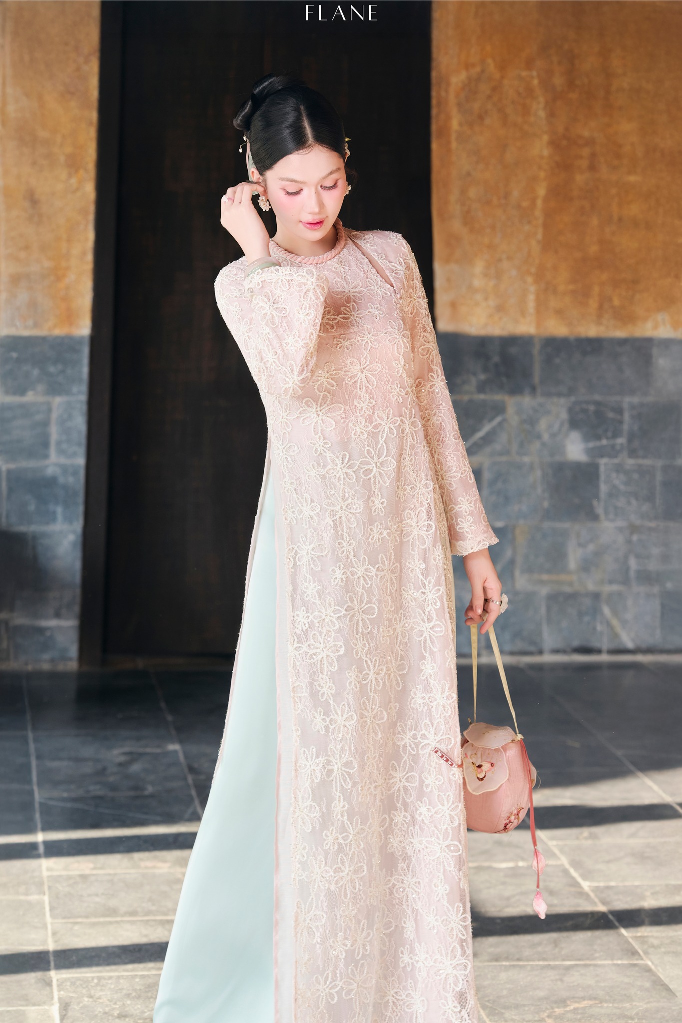 Vì sao áo dài ren được dự đoán là “át chủ bài” mùa Tết 2026?- Ảnh 8. Vì sao áo dài ren được dự đoán là “át chủ bài” mùa Tết 2026?- Ảnh 8.