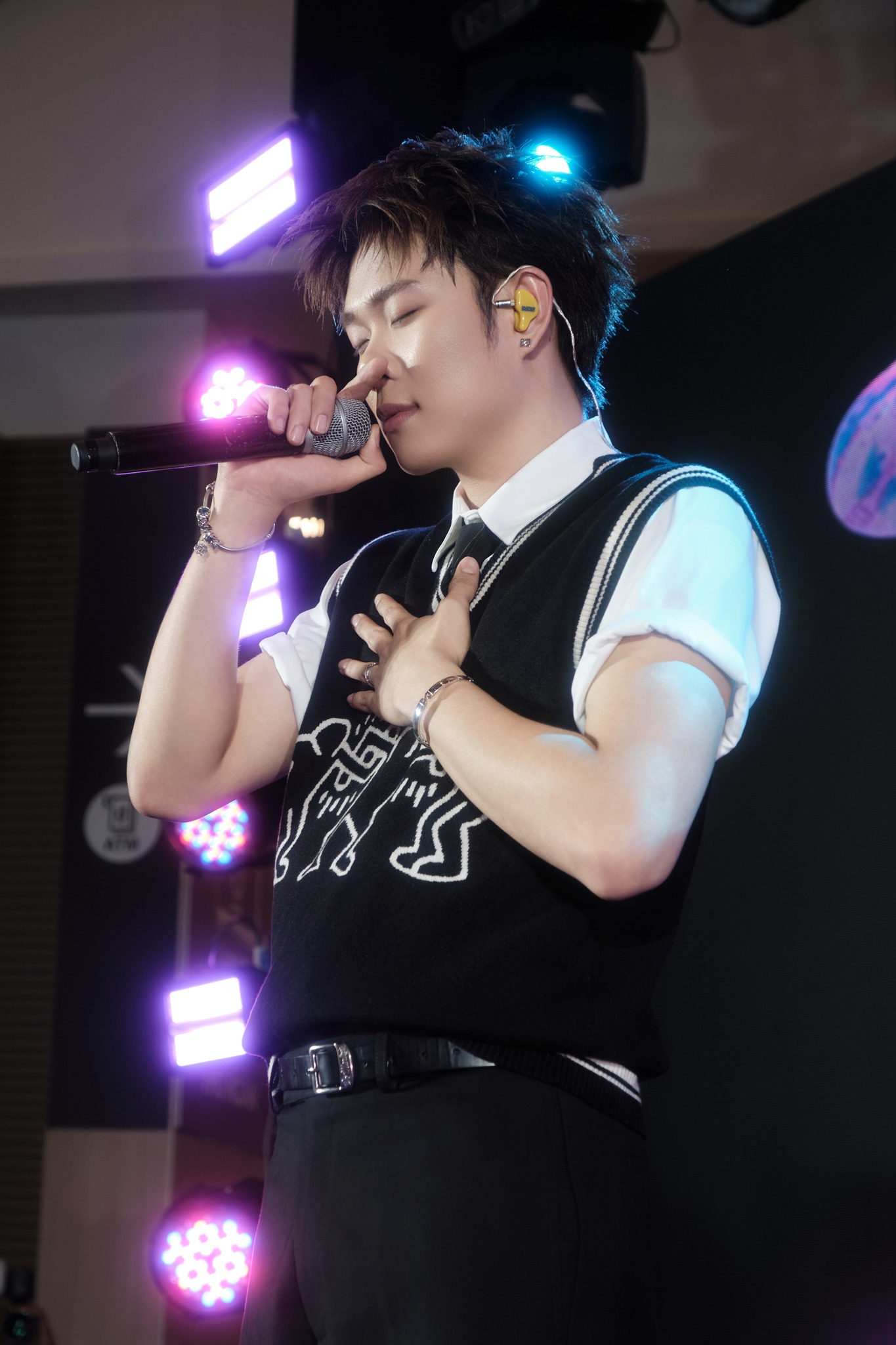 Từ l&ugrave;m x&ugrave;m của Dương Domic: Đừng coi fan l&agrave; c&aacute;i m&aacute;y ATM!- Ảnh 16.