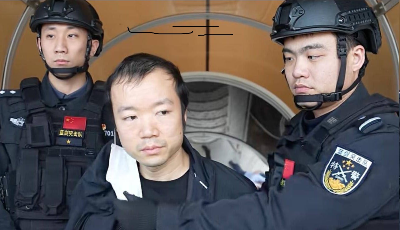 Hình ảnh đầu tiên của Trần Chí sau khi bị bắt- Ảnh 1. Hình ảnh đầu tiên của Trần Chí sau khi bị bắt- Ảnh 1.