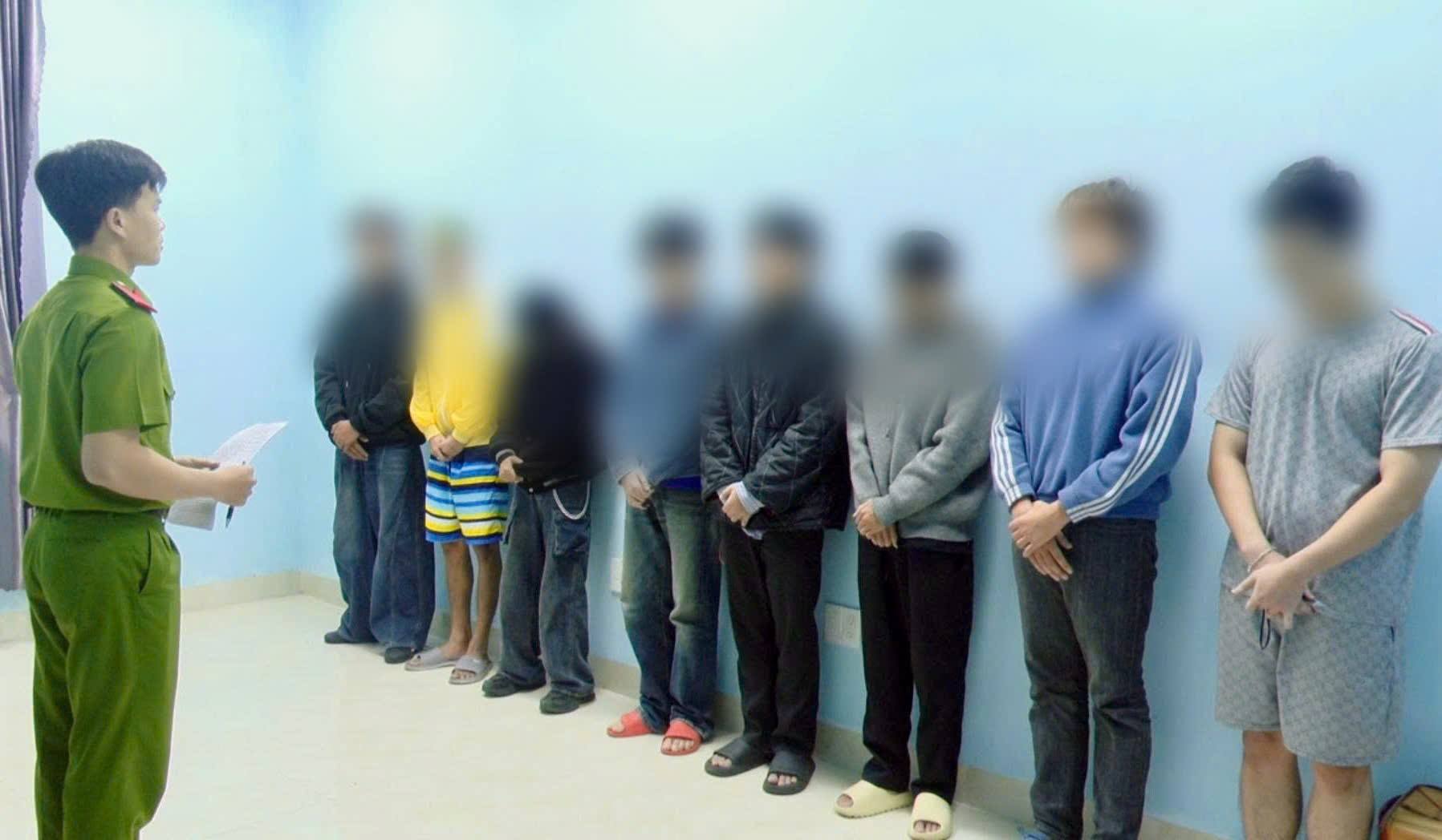 Tạm giữ h&igrave;nh sự chủ nh&agrave; h&agrave;ng Chăm Chỉ v&agrave; một nh&acirc;n vi&ecirc;n quản l&yacute;- Ảnh 1.