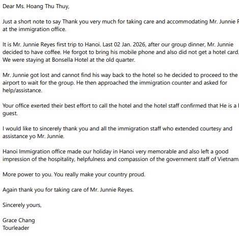 Lạc ở phố cổ H&agrave; Nội, du kh&aacute;ch Philippines l&ecirc;n s&acirc;n bay Nội B&agrave;i nhờ gi&uacute;p đỡ- Ảnh 6.