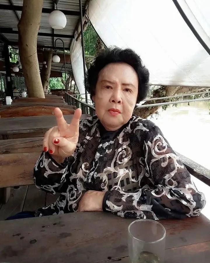 C&ocirc; g&aacute;i tr&ecirc;n bao b&igrave; c&aacute; hộp nổi tiếng - "m&oacute;n quốc d&acirc;n" trong bữa cơm người Việt suốt bao năm qua hiện ra sao?- Ảnh 4.