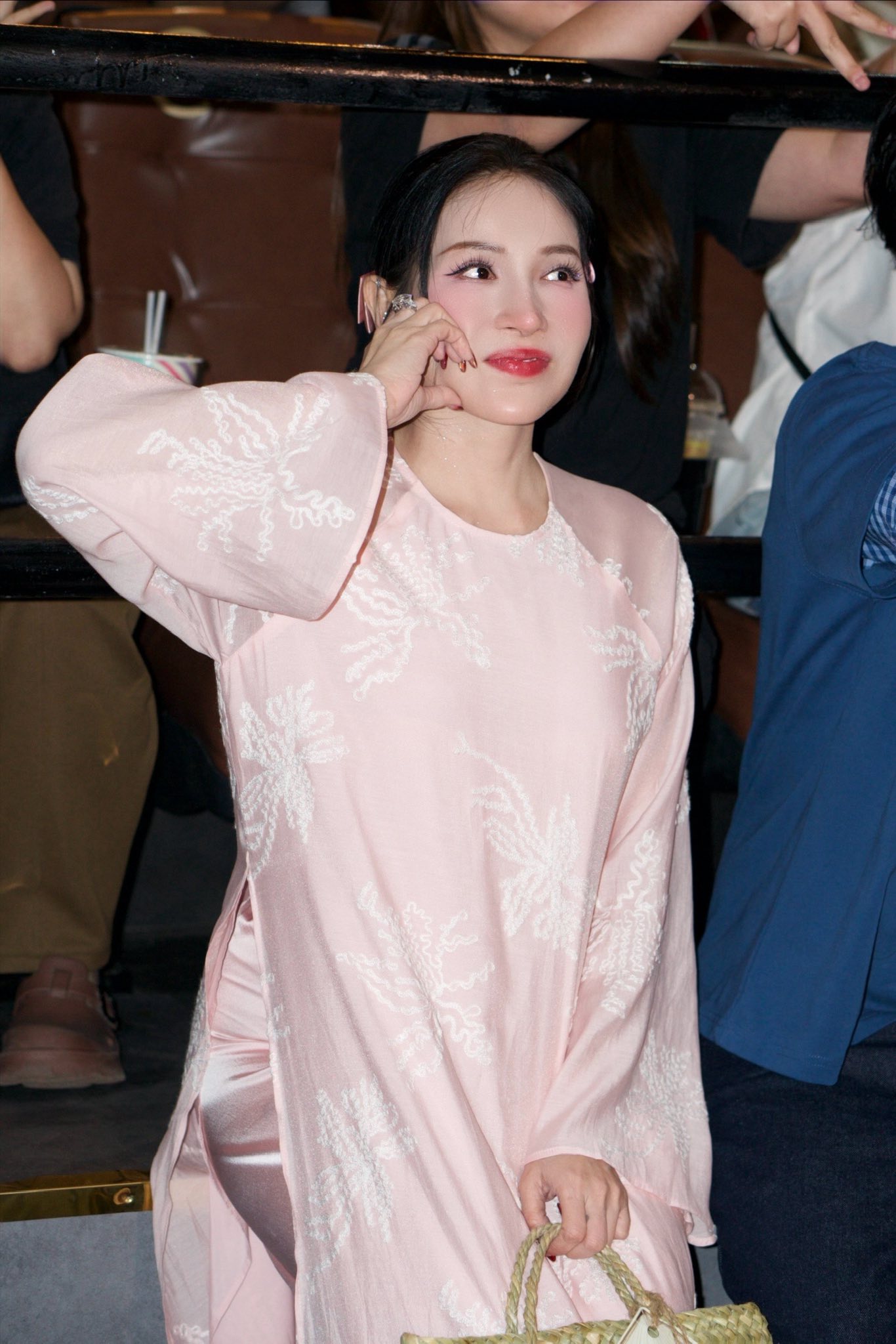 Nữ diễn vi&ecirc;n miền T&acirc;y gi&agrave;u nhất Vbiz: Tiền nhiều đến mức rải khắp nơi, nhan sắc ngo&agrave;i đời đẹp gấp 100 lần tr&ecirc;n phim- Ảnh 6.